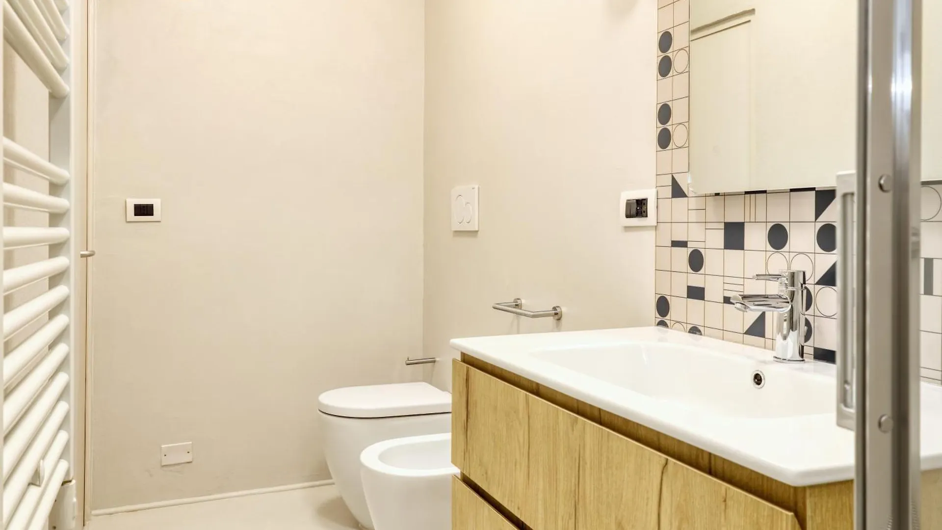 Brera - Bright And Cosy 2 Bedrooms Apt- Via Solferino Milánó 0*,  Olaszország
